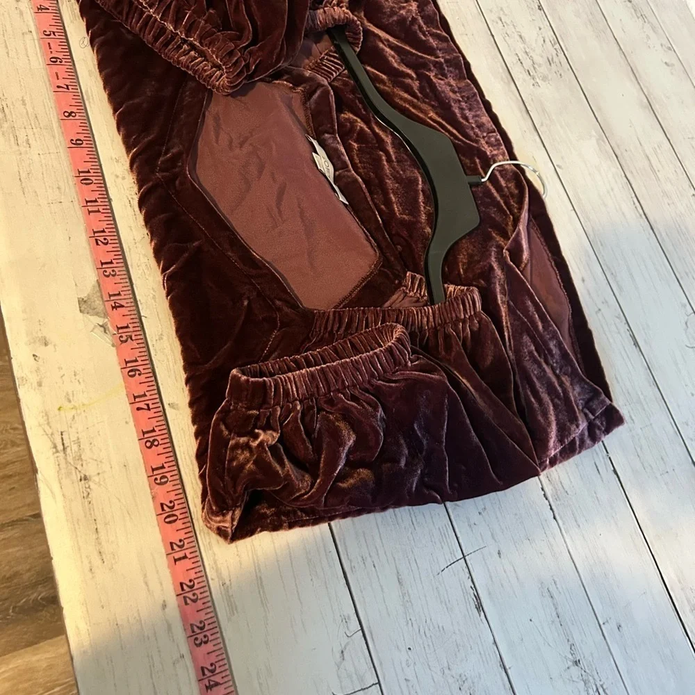 LOFT Large Petite Velvet Puff Sleeve Top